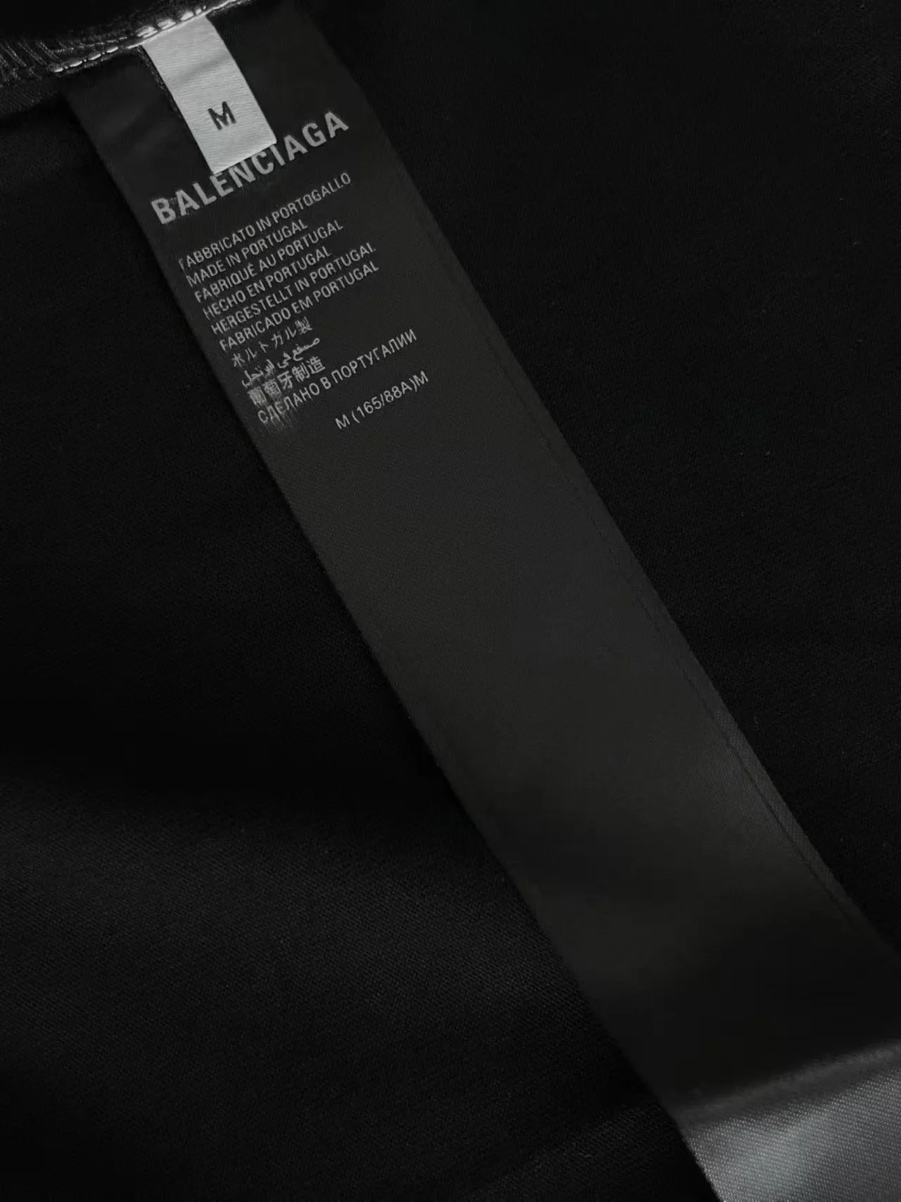 P115💰 -BALENCIAGA- 、 300 . Retro 、 、 、 not been done 、 ，Retro ， 15s ; 32s 。 、Breathable 、 Wear-Resistant ， 。Retro ， Retro ， ， 。 ， ， ， 。 notbeen done ， ， ， 。 ， 、 ， ， 。 ， ， ， 、 。 。 ， 。 oversize ，oversize ， ， ， 、 、 ， 。 ， ， 。 :Black Sizes:XS-L